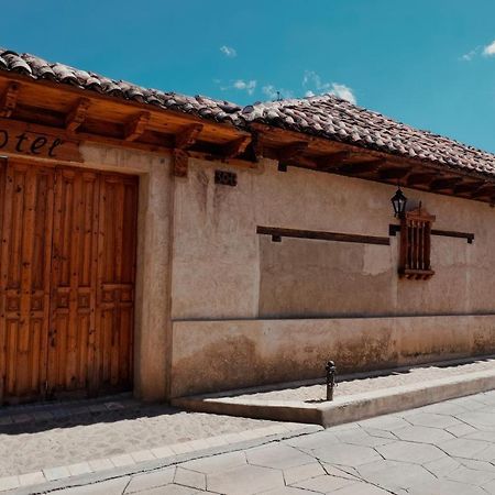 Hotel Casa De Gandhi ซานกริสโตบัล เด ลาสกาซาส ภายนอก รูปภาพ